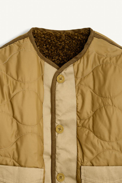 ZARA СТЕГАНАЯ КУРТКА, СВЕТЛЫЙ ХАКИ