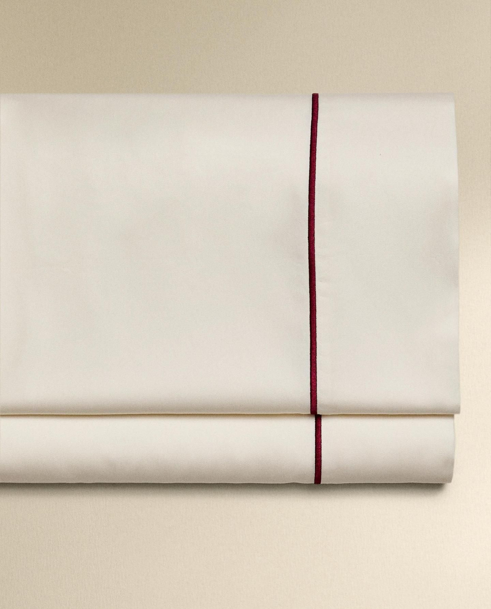 Zara Home - Простыня из атласа с декоративным подолом, бургундия, 210x280 см