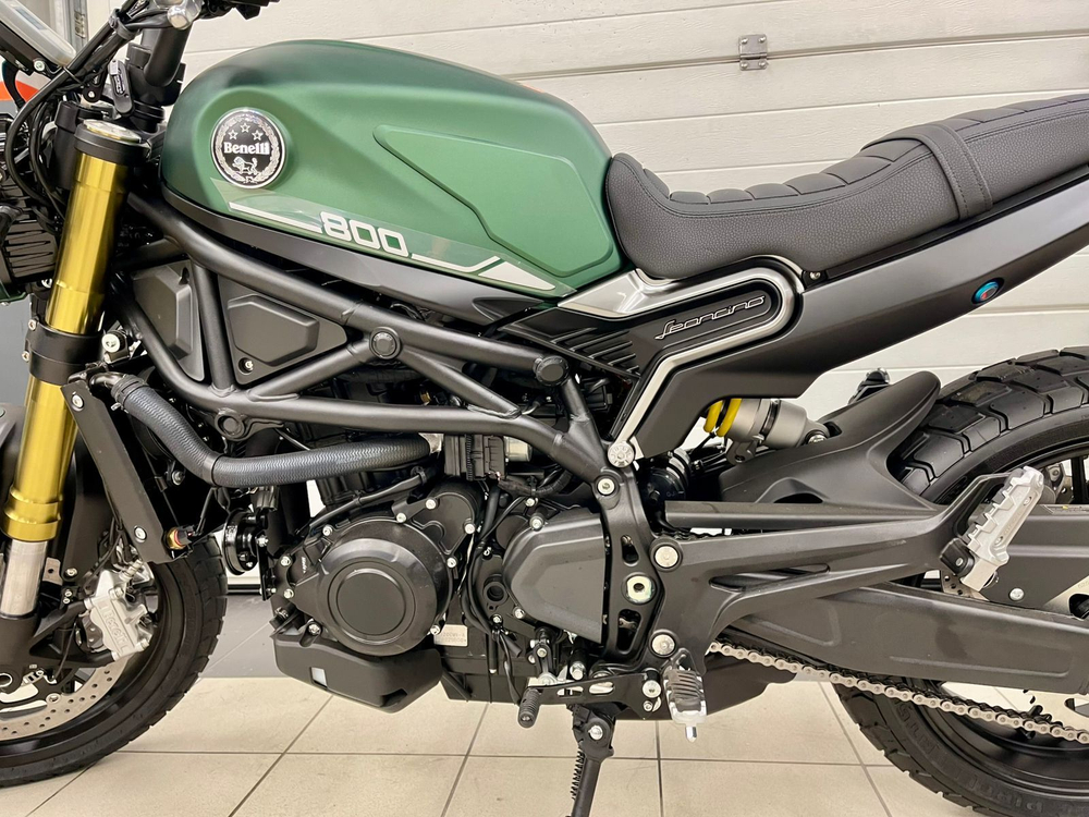 Benelli Leoncino 800 (Green)