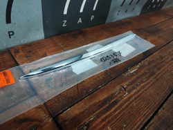 Накладка решетки радиатора Mercedes E W213 20- БУ Оригинал A2388881700