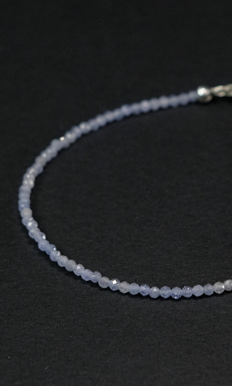 Браслет "Memo about Finance" из танзанита на замочке