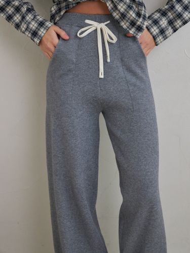 Серые трикотажные брюки