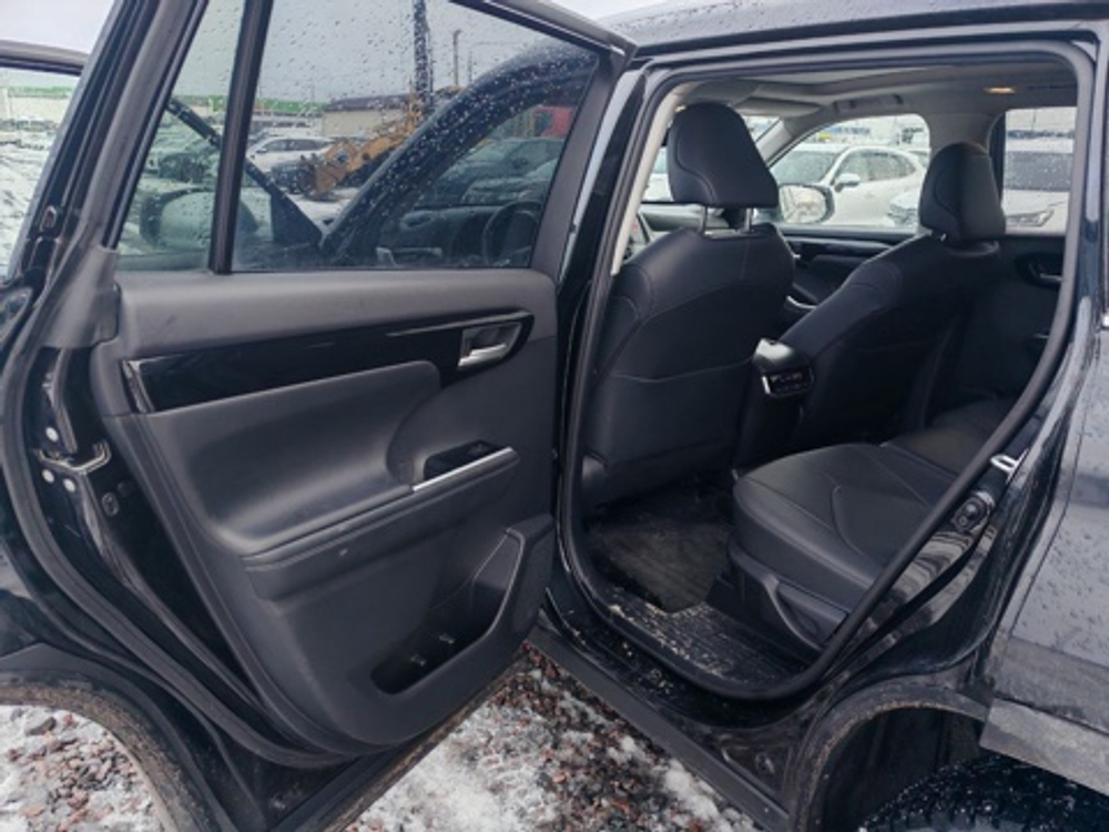 Toyota HIGHLANDER Noble Version 2.0 AT 4WD