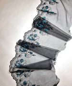 Вышивка на сетке черный/бирюза К044 правая