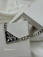 Колье Прад. серебристое с черным лого