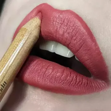 767 MISS TAIS Чехия - Карандаш для губ