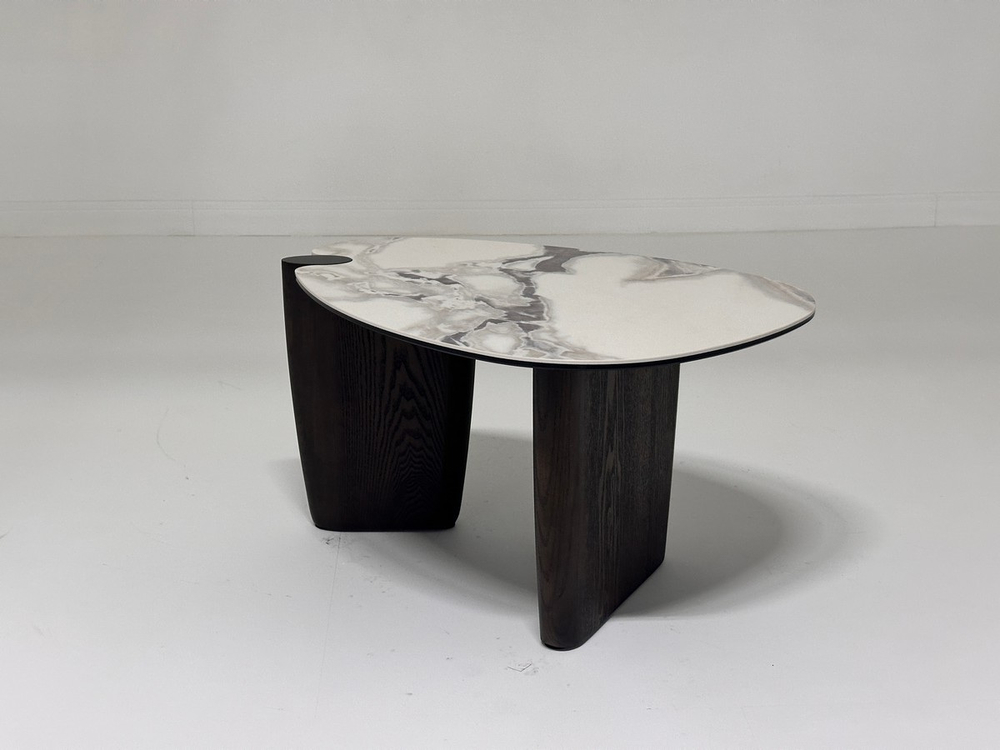 Стол М-City DISAUR Кофейный Дэг (Dag) Fendi White керамика на стекле, массив, МДФ, Дубовый шпон