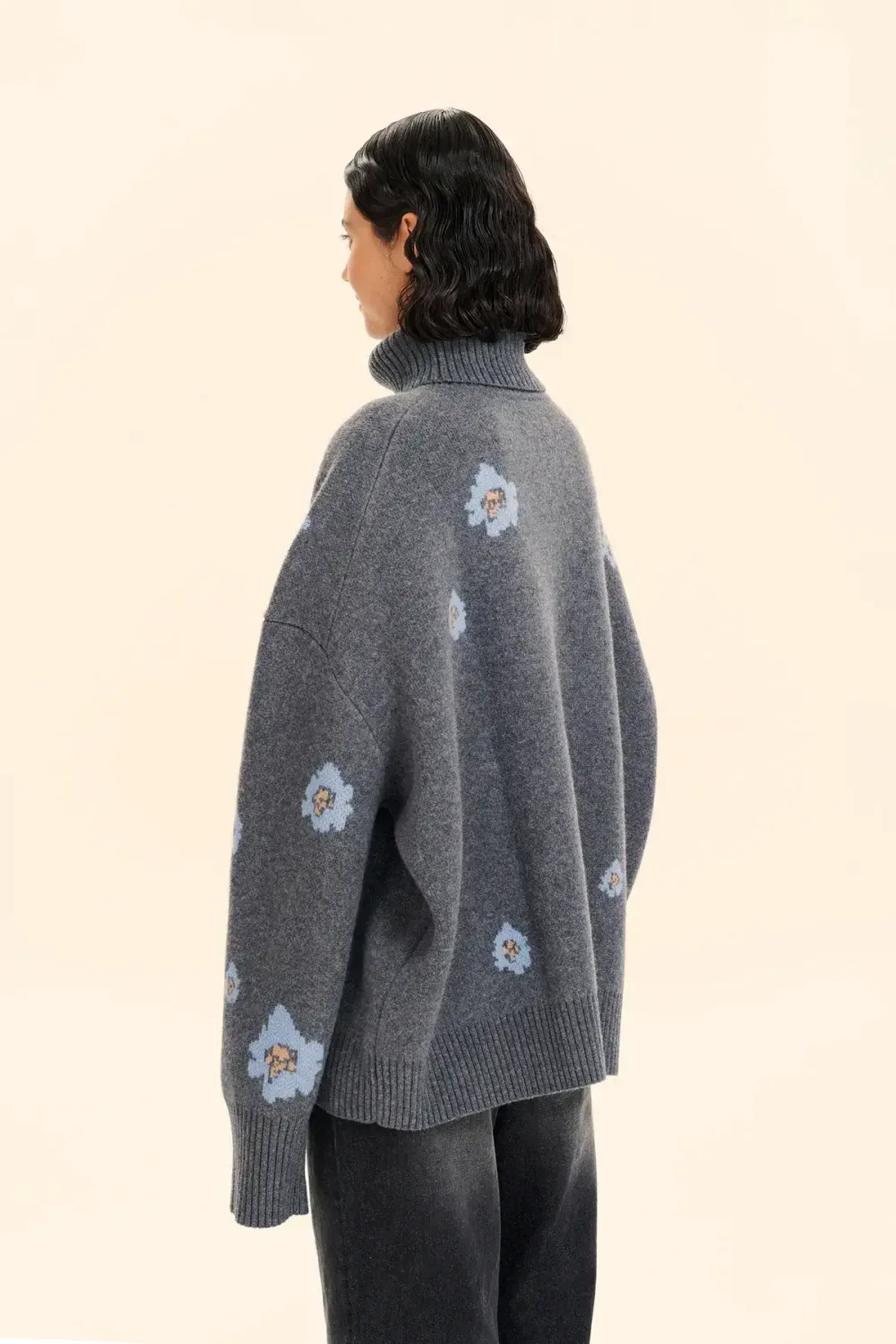 Свитер с горлом ((I can buy myself flowers)), серый