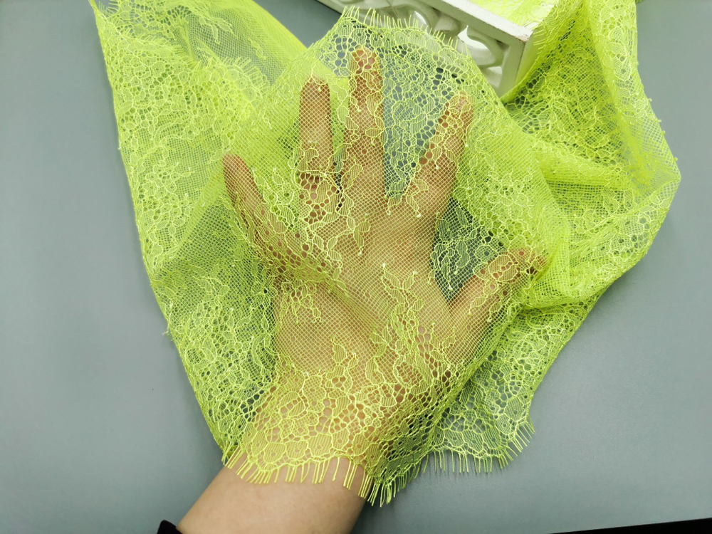 Кружево шантильи, с ресничками, лайм, 23 см, купон, SK-2406, купон (3м)
