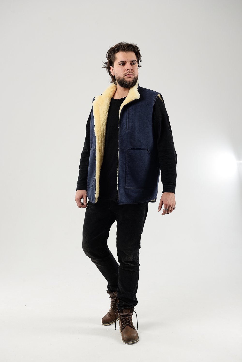 Мужской жилет из согревающей овчины