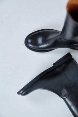 Сапоги-трубы из натуральной кожи черный