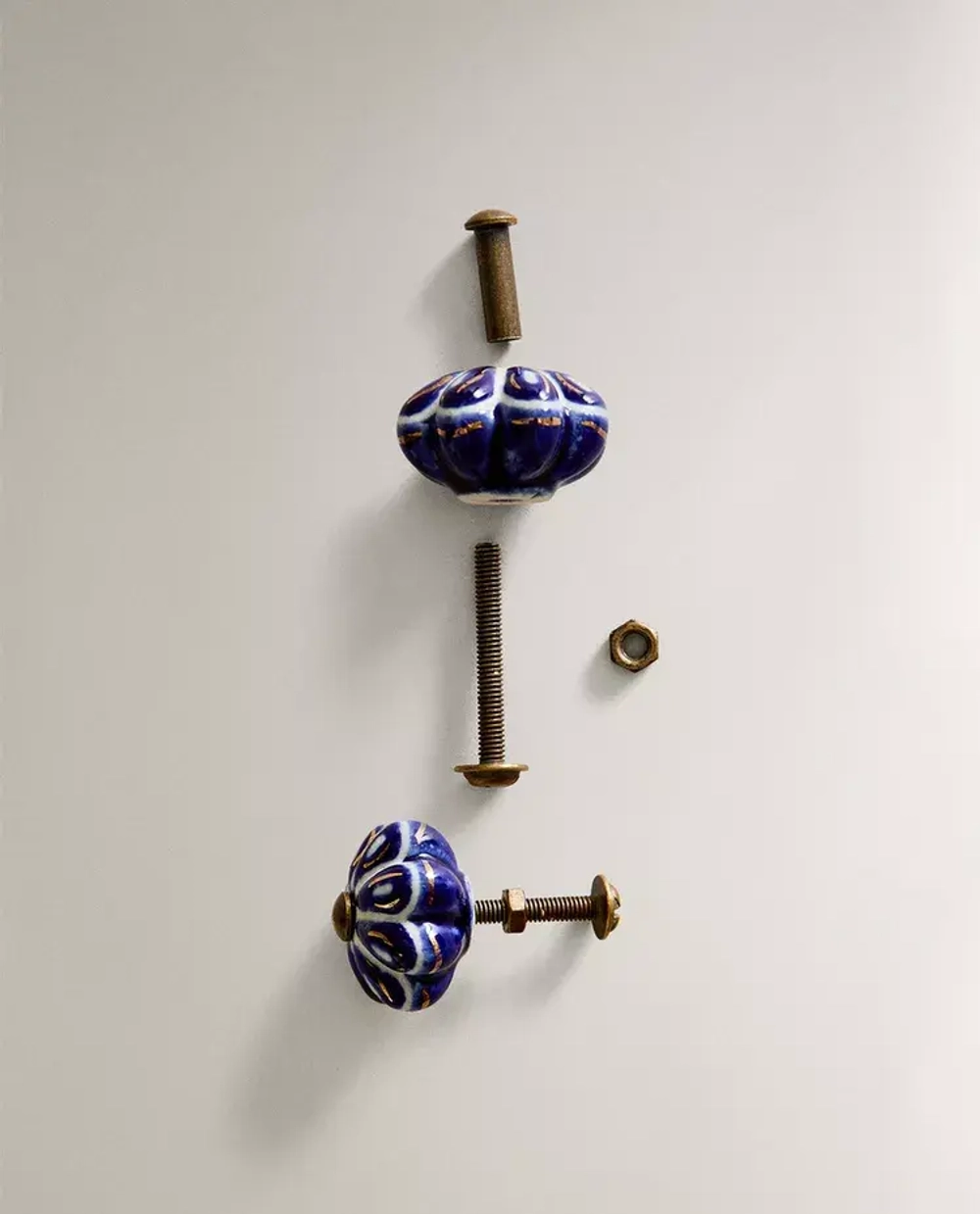 ZARA HOME НАБОР МЕБЕЛЬНЫХ РУЧЕК ИЗ КЕРАМИКИ «ЦВЕТОК» (2 ШТ.), СИНИЙ