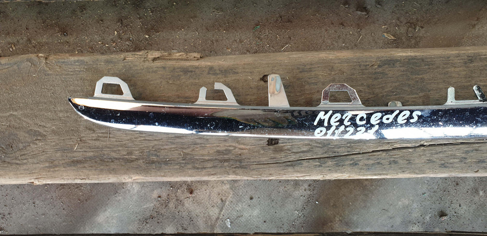 Молдинг решетки радиатора Mercedes V (W447) 14-нв Б/У Оригинал A4478880900