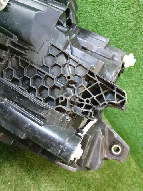 Битая Фара правая Skoda Kodiaq (2016-2022) LED