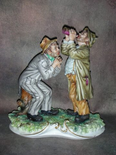 Статуэтка. Фарфор. Навеселе. Capodimonte. Италия