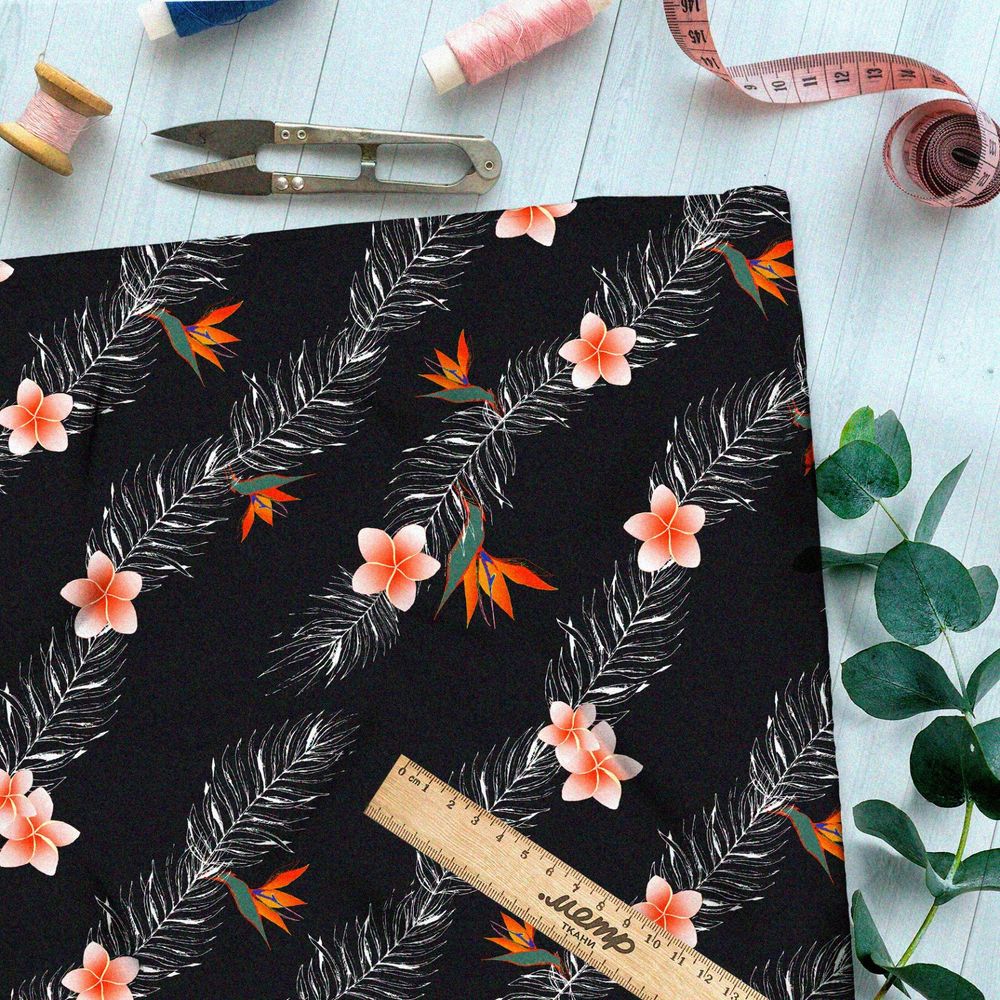 Ткань габардин белые водоросли с цветком и кленовым листом