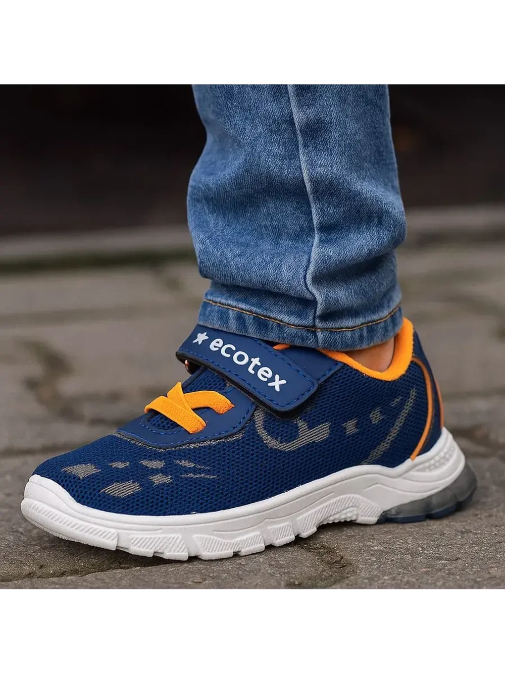 Кроссовки для мальчика спортивные светящиеся