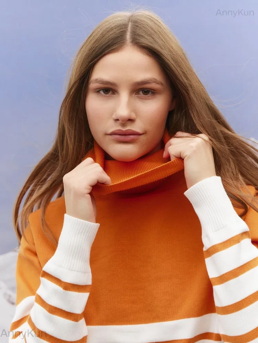 Свитер женский в полоску с горлом