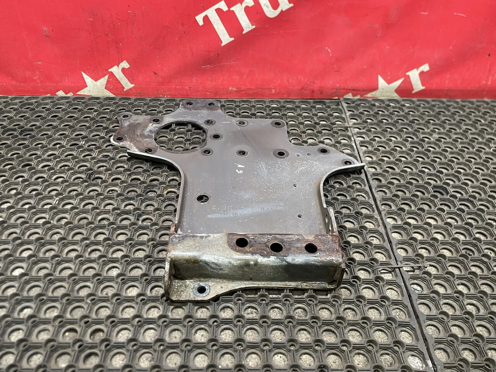 Кронштейн усилителя бампера правый