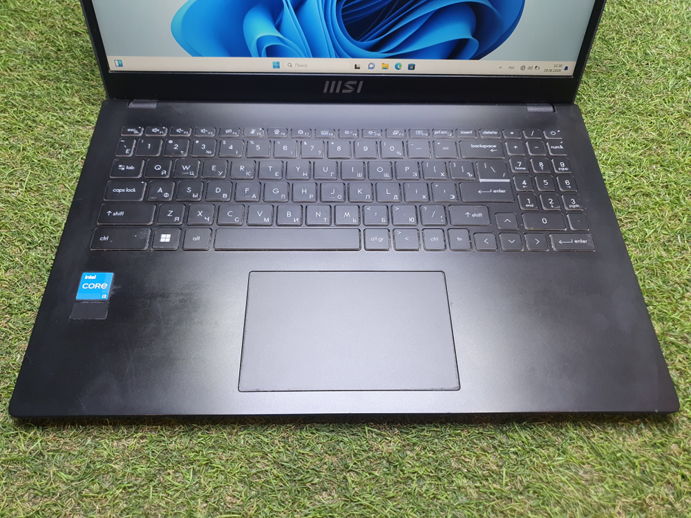 Ноутбук MSI i3-12/8Gb/FHD/Modern 15 B12M-211RU