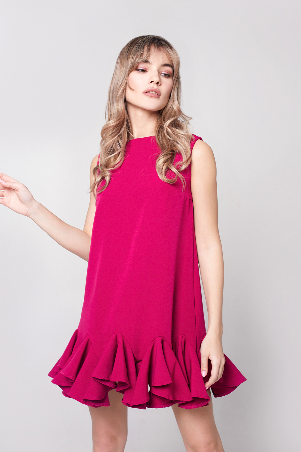 Платье с воланом без рукавов мини