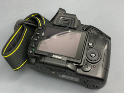 Nikon D5000 3.700 кадров