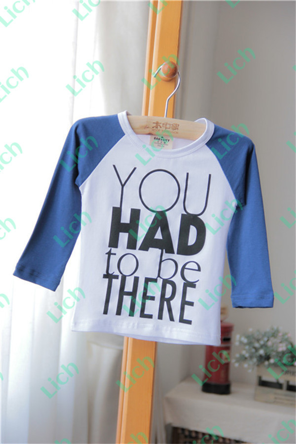 Лонгслив детский с контрастными рукавами и надписями