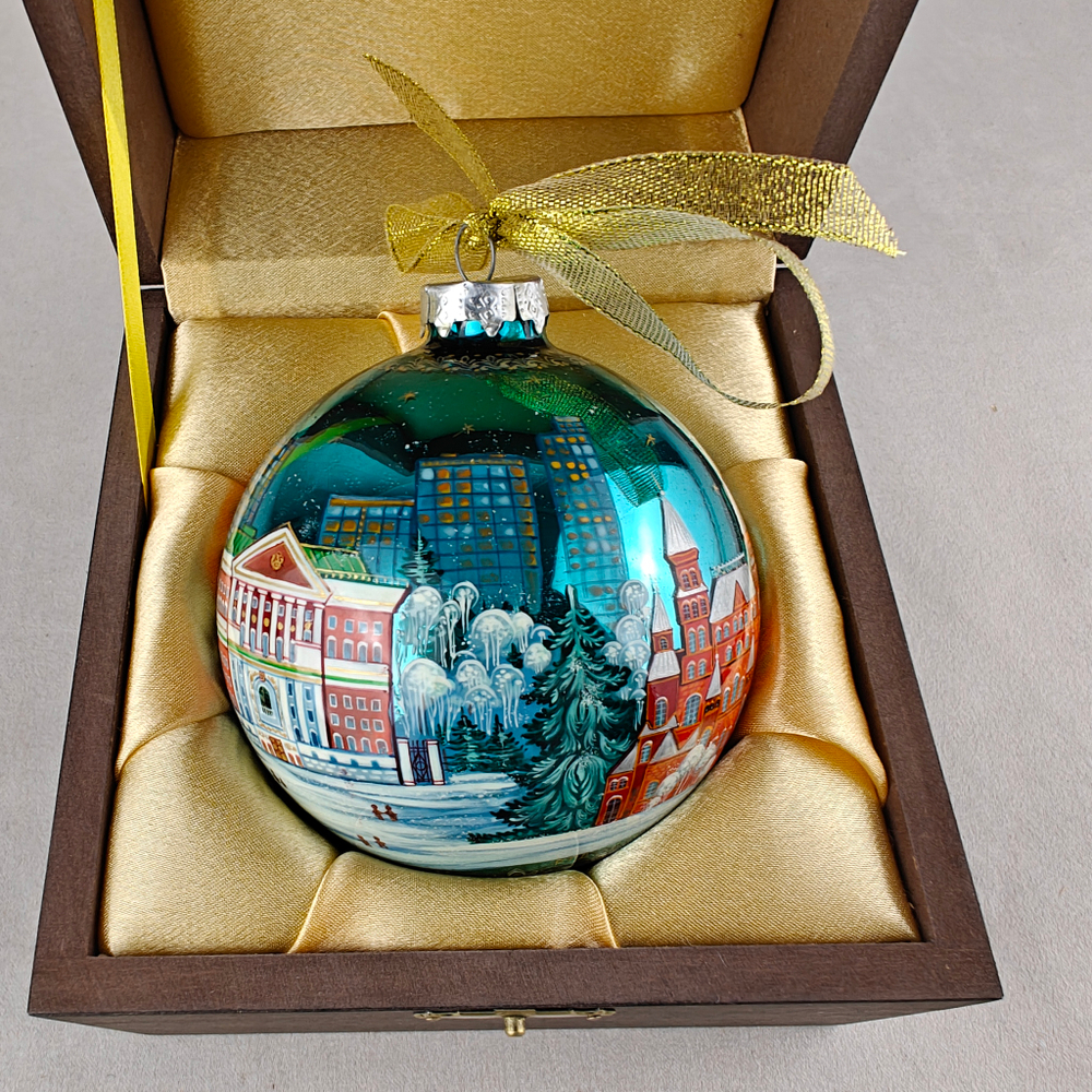Коллекционный елочный шар с росписью Палех "Москва на зеленом" в футляре