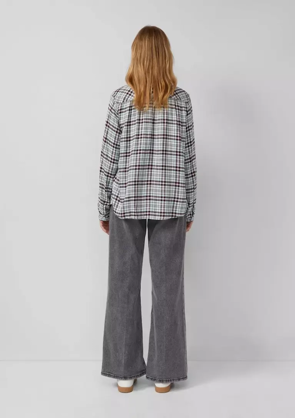 Блузка-рубашка в клетку с расслабленной посадкой и воротником с рюшами s.Oliver