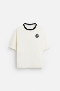 ZARA ФУТБОЛКА С КОНТРАСТНЫМ ПРИНТОМ, ЖЕЛТОВАТО-БЕЛЫЙ