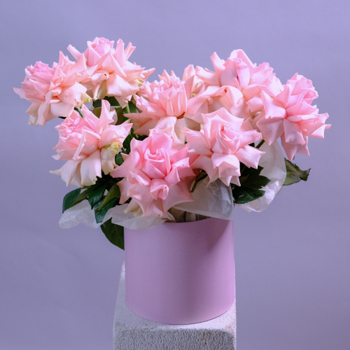 Купить Французские розы в шляпной коробке #905