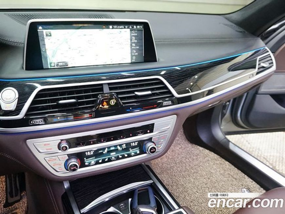 BMW 7 Series (G11) 740i M Sports (03.2021)