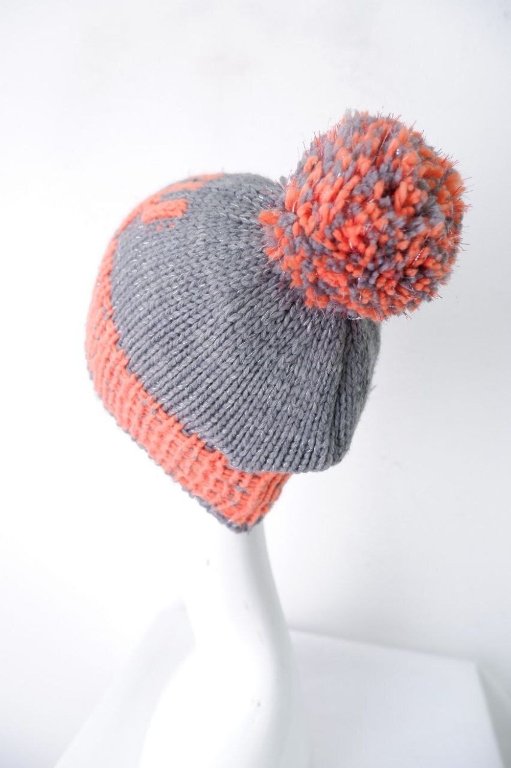 Шапка яркая