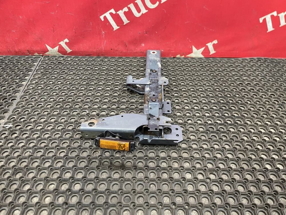 Кронштейн крыла переднего левого 2018г.