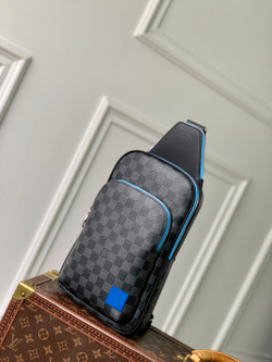 Louis Vuitton Avenue Slingbag NM