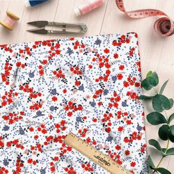 Ткань флис мелкие красные цветочки