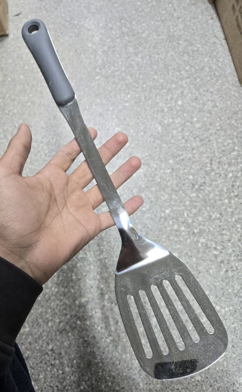 Лопата с прорезью серая ручка