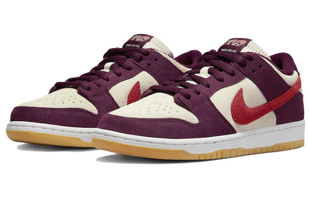 Skate Like a Girl x Nike Dunk SB qs strawberry bear color matching non-slip lightweight low-top sneakers for men and women with the same white purple strawberry