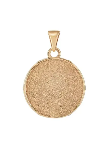 Фото обратной стороны подвески на белом фоне из серебра покрытого золотом.