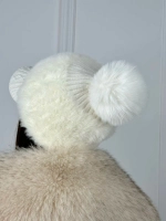 Шапка с помпоном зимняя с козырьком