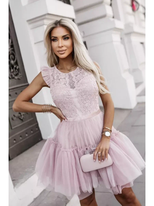 пудровое пышное мини платье из кружева и тюля