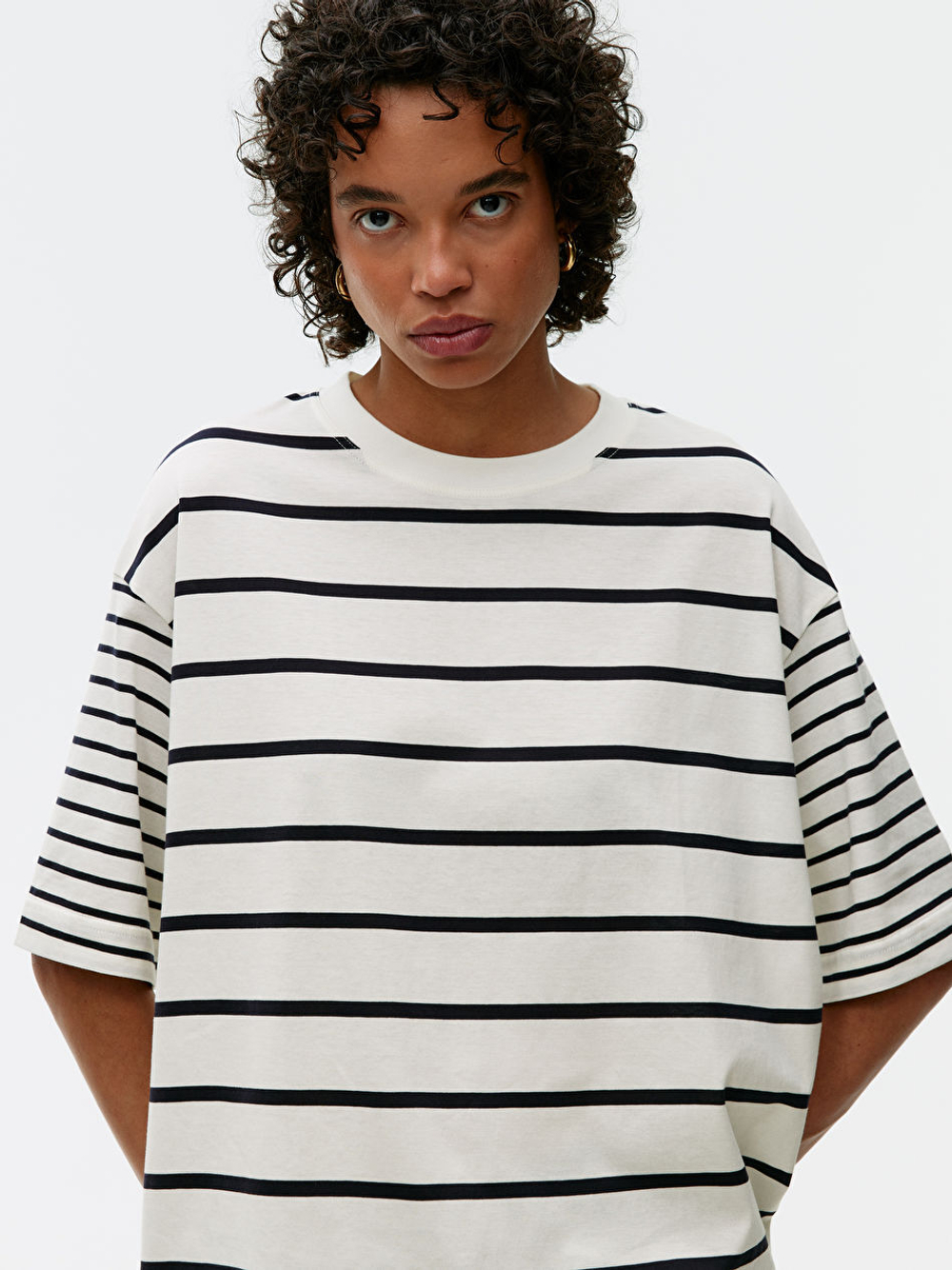 ARKET ФУТБОЛКА ОВЕРСАЙЗ, ТЕМНО-СИНИЙ/БЕЛЫЙ