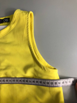 Платье Otli солнечного цвета, визуально на 44 размер