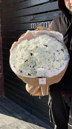Моно букет из 13 веток кустовой хризантемы