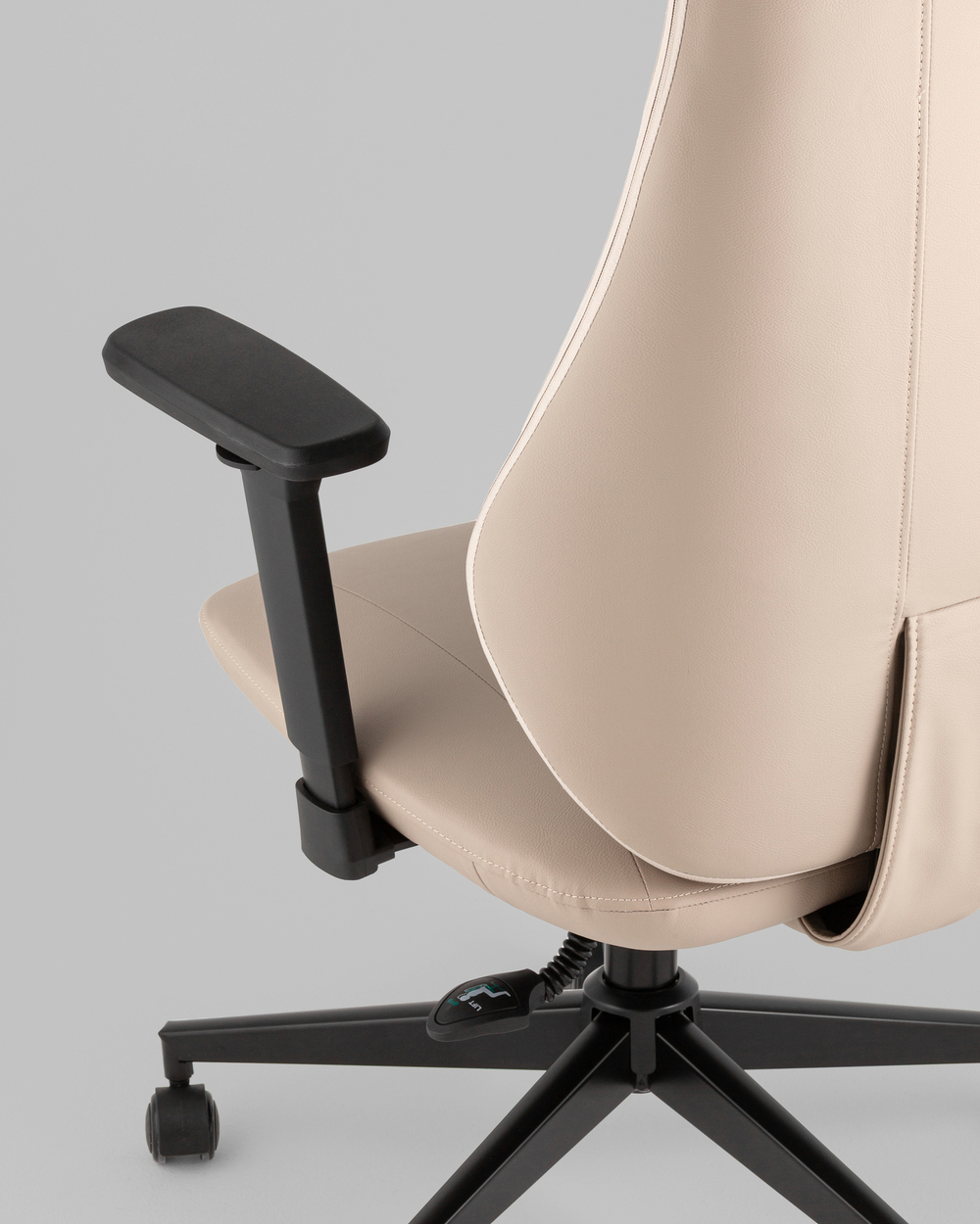Кресло руководителя TopChairs Trophey бежевый