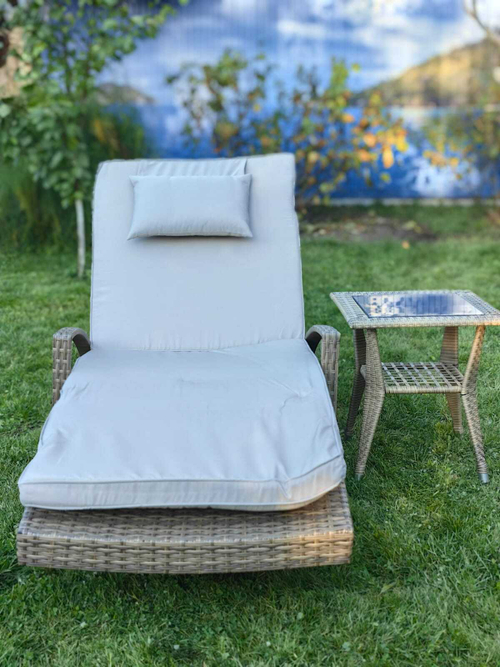 Комплект мебели из искусственного ротанга МАРА “MARA” Greige , шезлонг с подлокотниками и столик