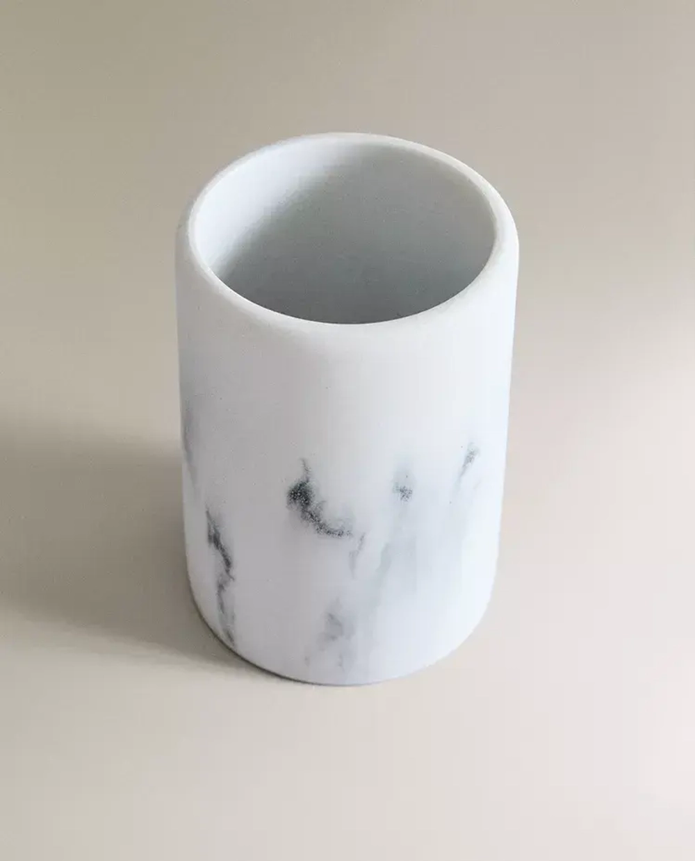 ZARA HOME СТАКАН ДЛЯ ЗУБНЫХ ЩЕТОК С МРАМОРНЫМ УЗОРОМ, СЕРЫЙ