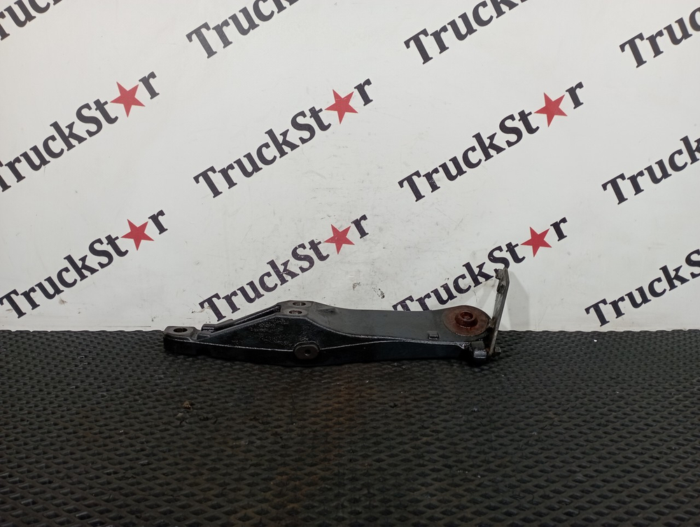 Кронштейн двигателя передний левый