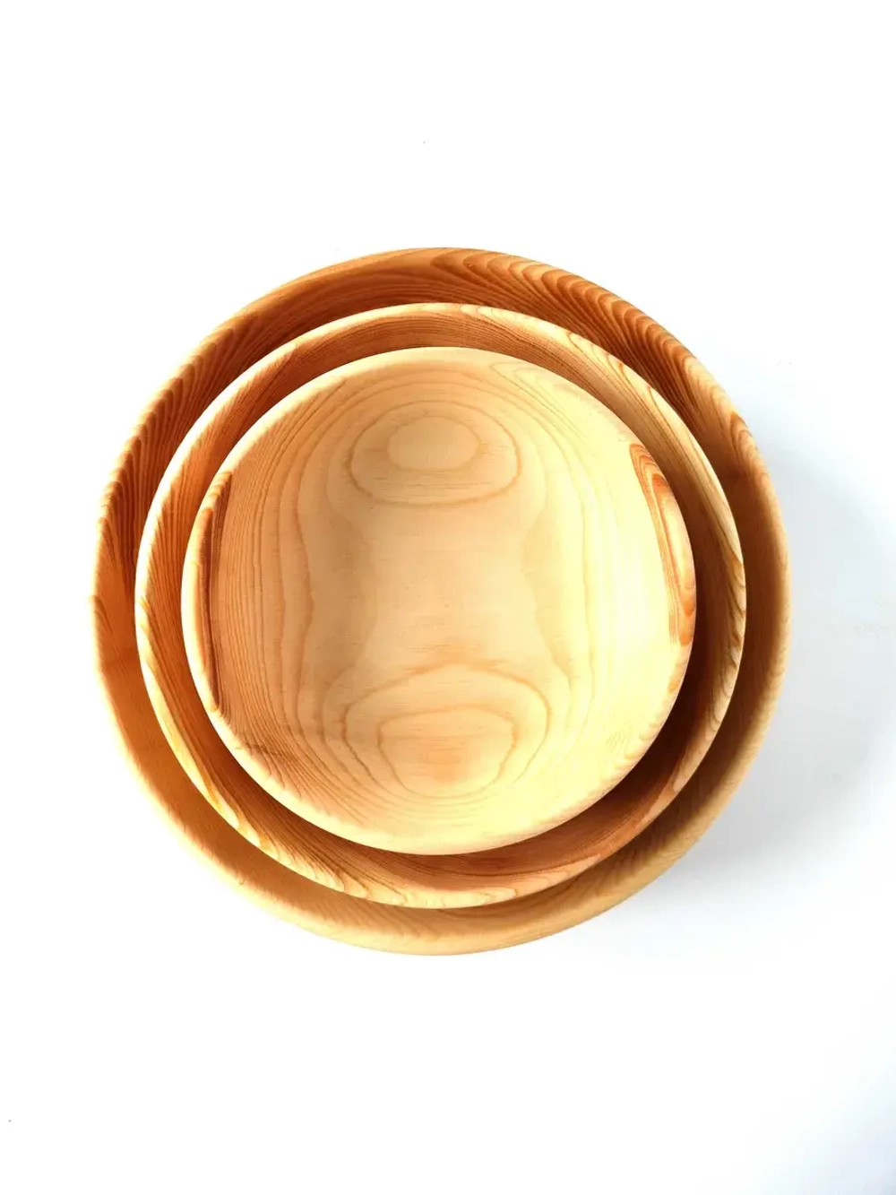 Набор деревянных сервировочных тарелок из кедра