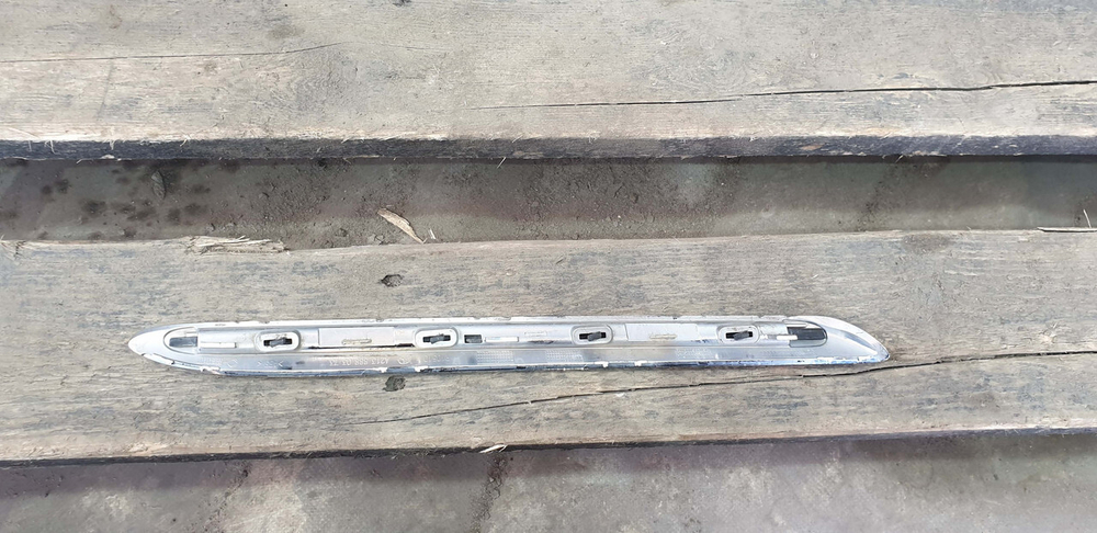 Молдинг решетки радиатора Mercedes E (W213) 16-20 Б/У Оригинал A2138880373